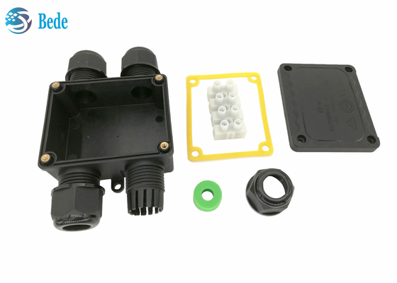 Canal impermeable externo IP68 450V de la caja de distribución del alambre de la caja de conexiones del PA 66 4