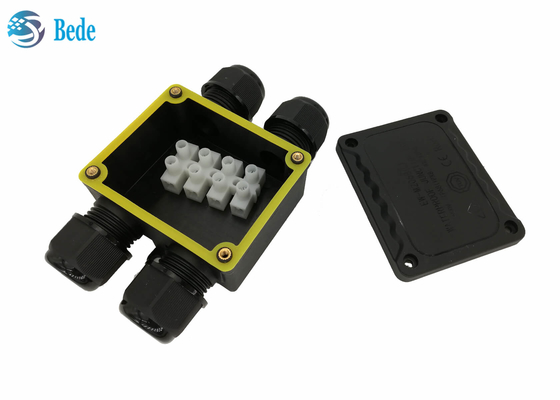 Canal impermeable externo IP68 450V de la caja de distribución del alambre de la caja de conexiones del PA 66 4