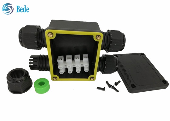 Canal impermeable externo IP68 450V de la caja de distribución del alambre de la caja de conexiones del PA 66 4