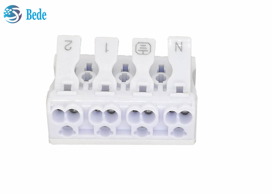 Los bloques de terminales rápidos del conector del alambre del allanamiento de PA66 4 postes apalancan las nueces 450V 16A
