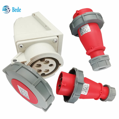 Enchufe 3P+N+E y zócalo industriales IP67 AC220-415V tipo del montaje en la pared de 16 y 32 amperios