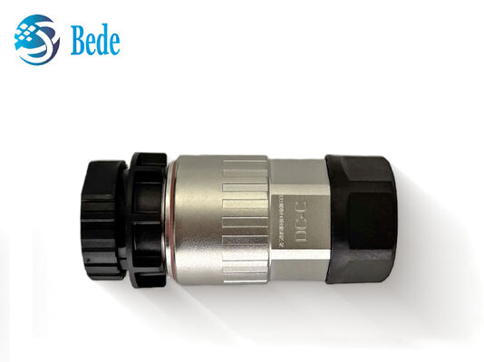 Ericsson RNT 447 37/01 Uso del conector de la prenda impermeable del enchufe de corriente continua para RRU